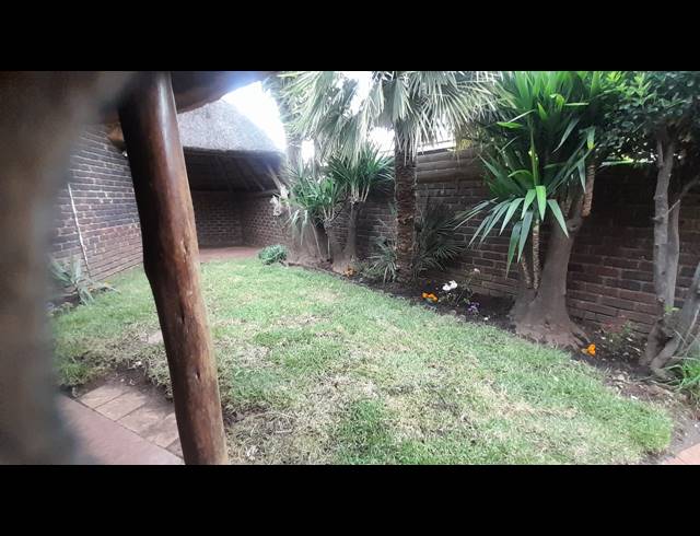 2 BEDROOM TOWNHOUSE TO LET IN THREE RIVERS